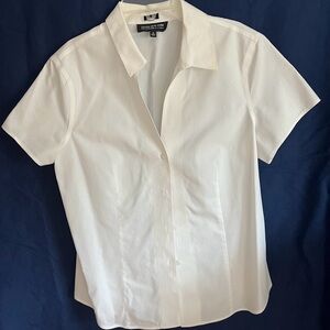 Jones of New York noniron size 10 short sleeve blouse